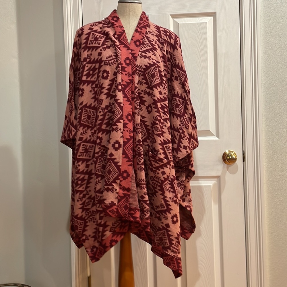 Denim & Co poncho Aztec open front cape Jacquard contract trim pink plus size